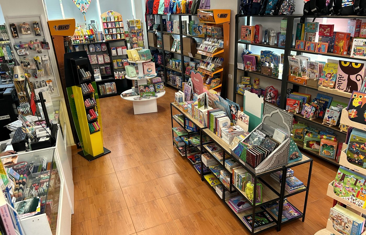 Interior de la tienda Tranvía314 en Triana